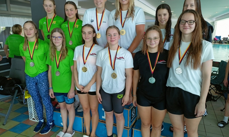 Celler Schwimmer sahnen bei den Bezirkskurzbahnmeisterschaften ab